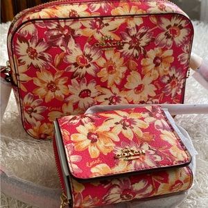 BUNDLE!! NWT COACH MINI DAISY CAMERA SHOULDER/CROSSBODY BAG WITH WALLET